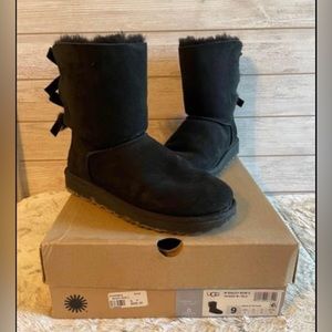 Ugg Bailey Bow size 9